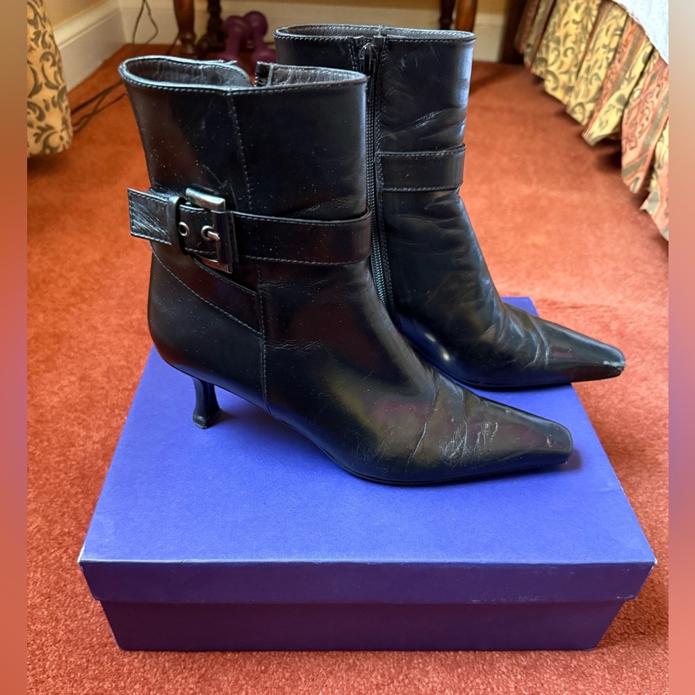 Stuart Weitzman Black Calf Leather Ankle Booties Kitten Heel size 7